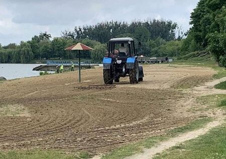 1 У Рівному берег Басового Кута підготували до пляжного сезону
