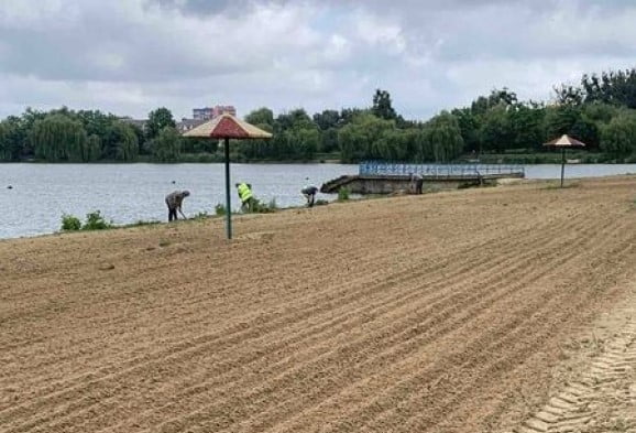 У Рівному берег Басового Кута підготували до пляжного сезону 0000