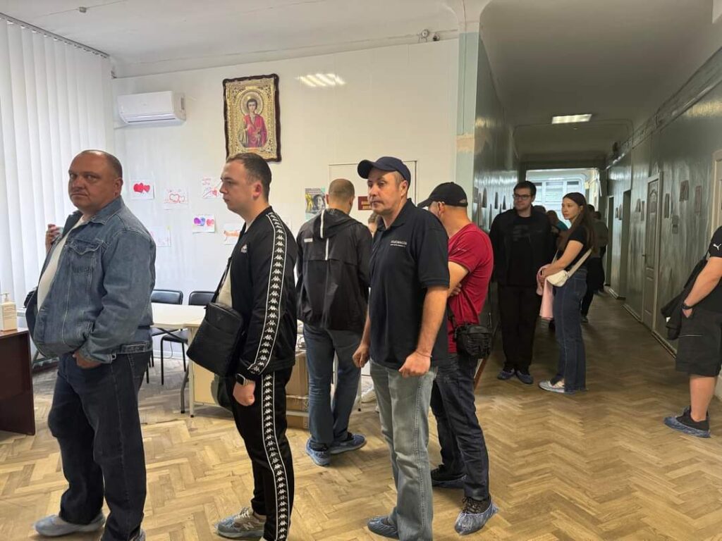 1 Рівняни здають сьогодні кров під музику (ФОТО)