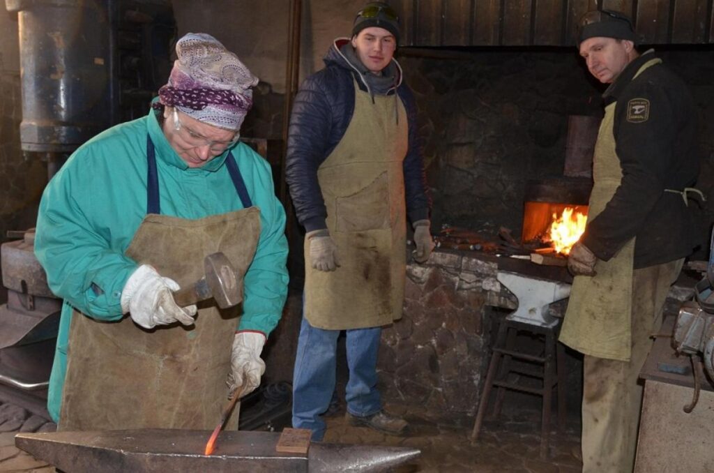 1 Стало відомо чи залишилися ще "нежіночі" професії на Рівненщині в умовах війни