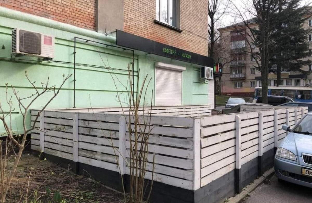У Рівному розробили єдині правила для встановлення літніх майданчиків