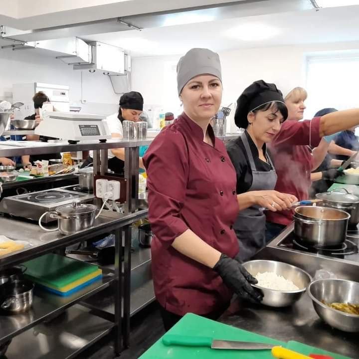 1 Шкільні кухарі Рівненщини вчаться готувати котлети по-міланськи і печеню по-китайськи (ФОТО)