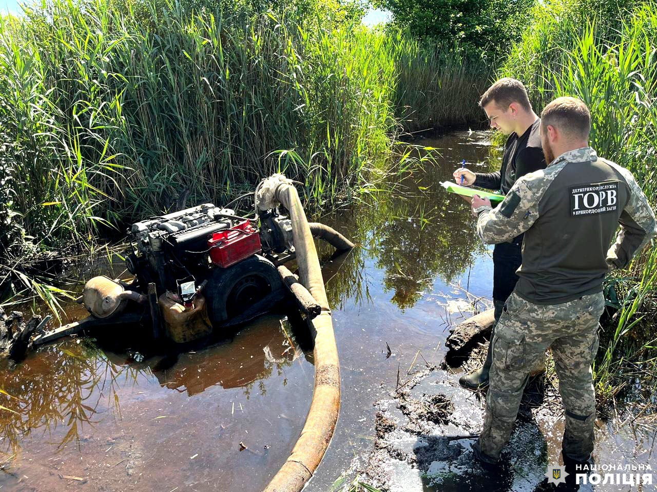Жителів Рівненщини упіймали на незаконному видобутку бурштину (ФОТО) 0000