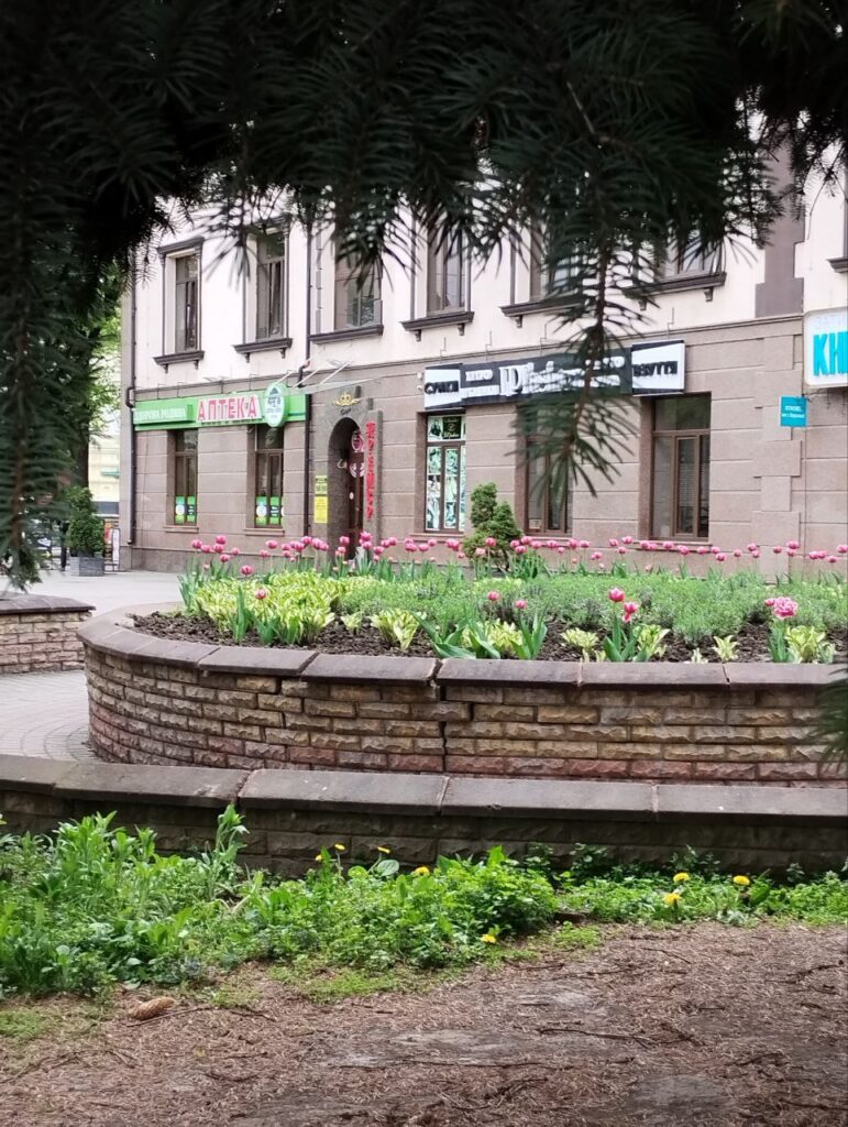 1 У Рівному перейменували вулицю та сквер на честь Героїв