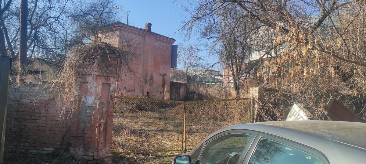 Підприємець, що викупив насосну станцію у центрі Рівного – просить і землю 0000