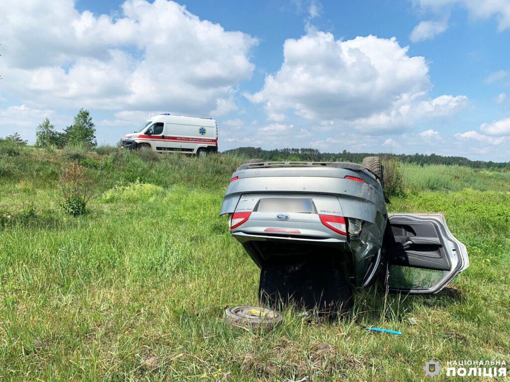 1 На Рівненщині ДТП із травмованими: в авто відірвалось колесо