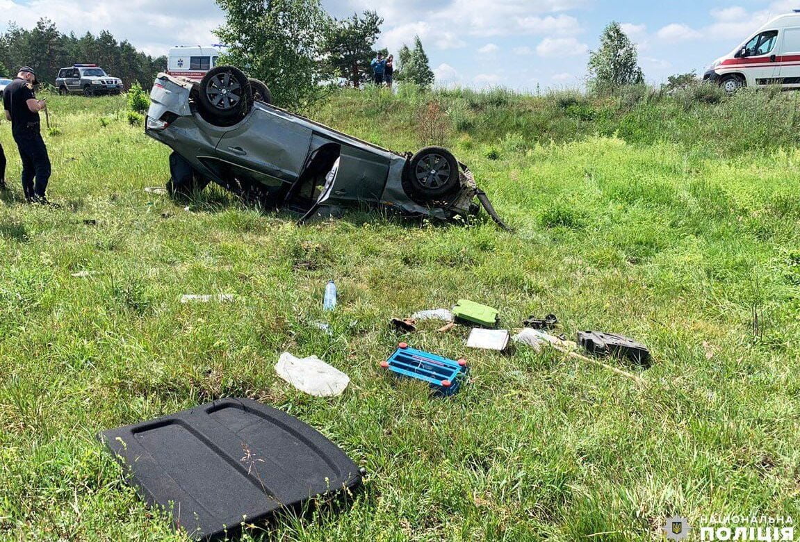 На Рівненщині ДТП із травмованими: в авто відірвалось колесо