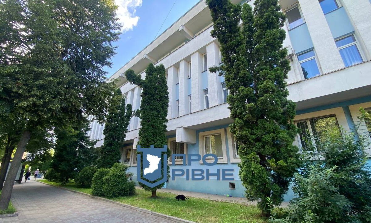 Частину будівлі “Оранти” у центрі Рівного планують реконструювати під комерцію