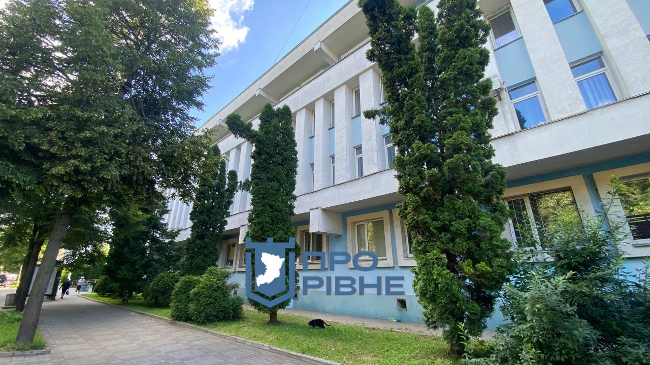 Частину будівлі “Оранти” у центрі Рівного планують реконструювати під комерцію 0000