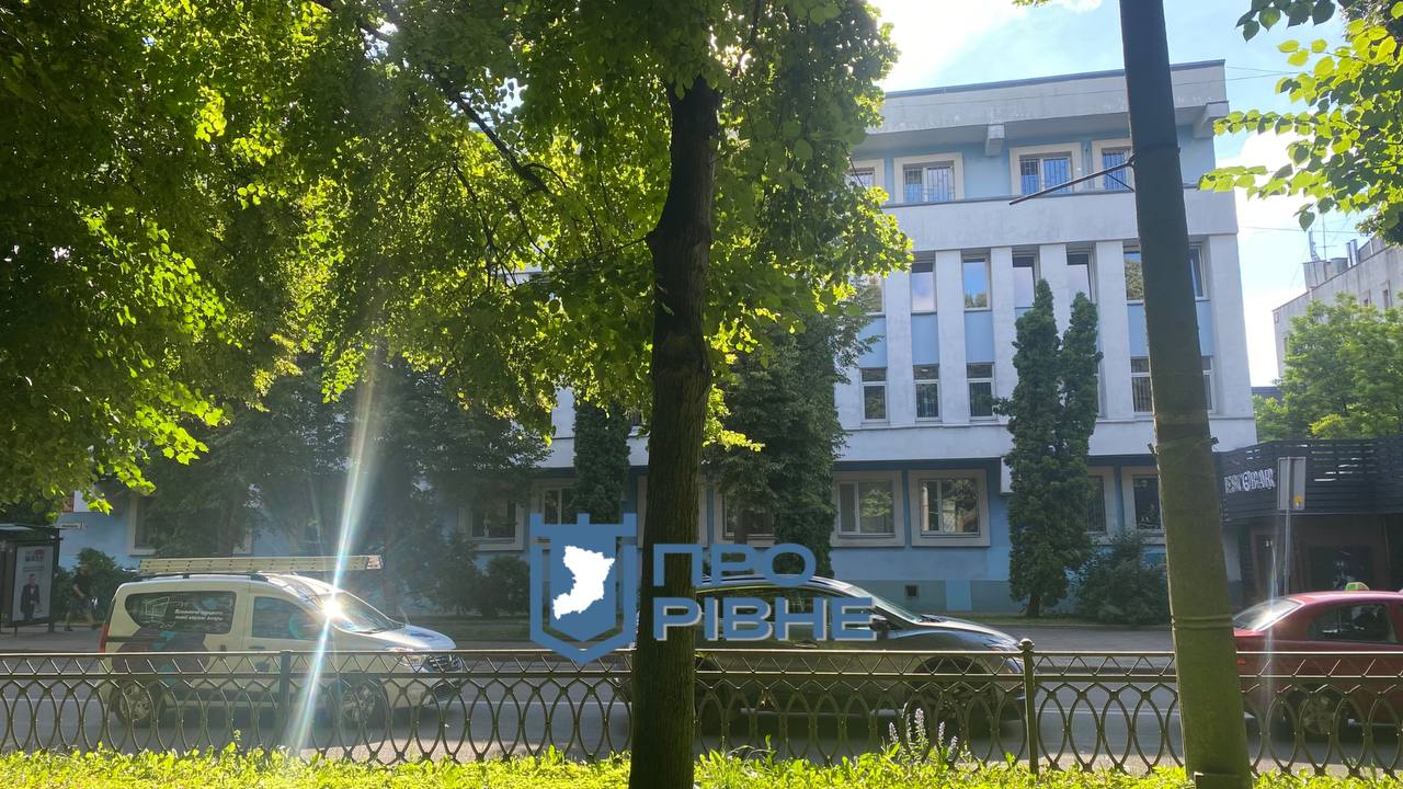 1 Частину будівлі "Оранти" у центрі Рівного планують реконструювати під комерцію