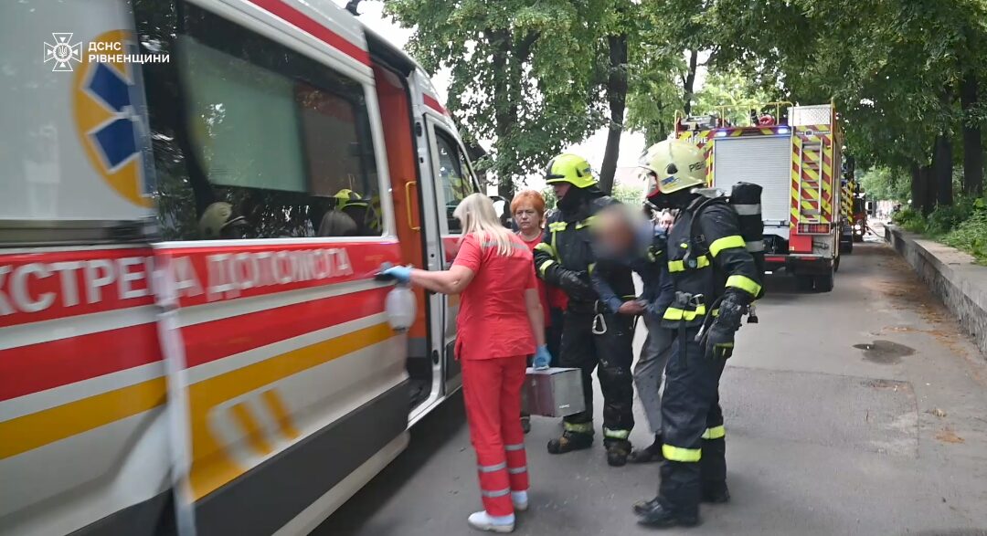 Рівнянина врятували з палаючого будинку (ФОТО , ВІДЕО) 0000