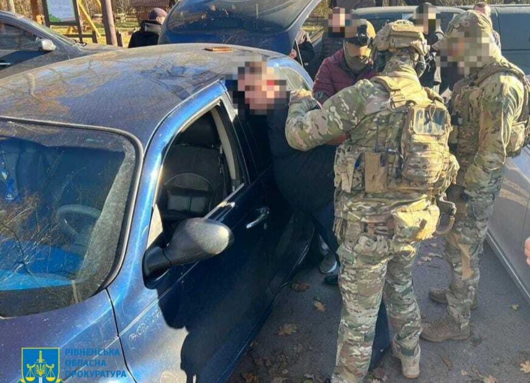 Житель Луцька торгував російською зброєю на Рівненщині