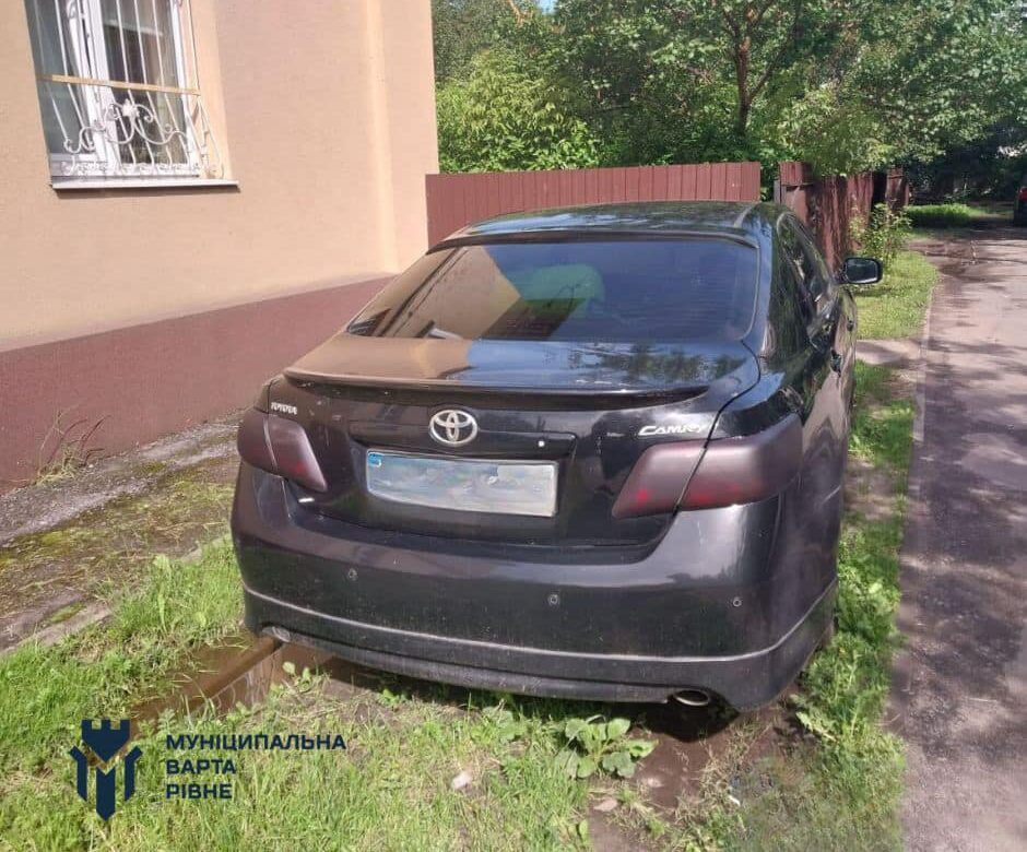 У центрі Рівного оштрафували майже сотню водіїв