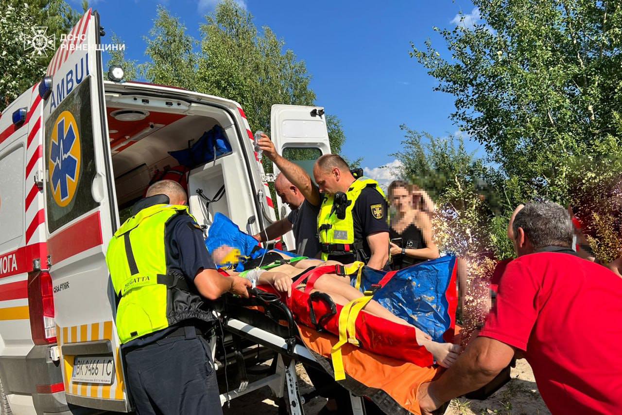 1 На Рівненщині під час пірнання у кар'єрі травмувалася дитина