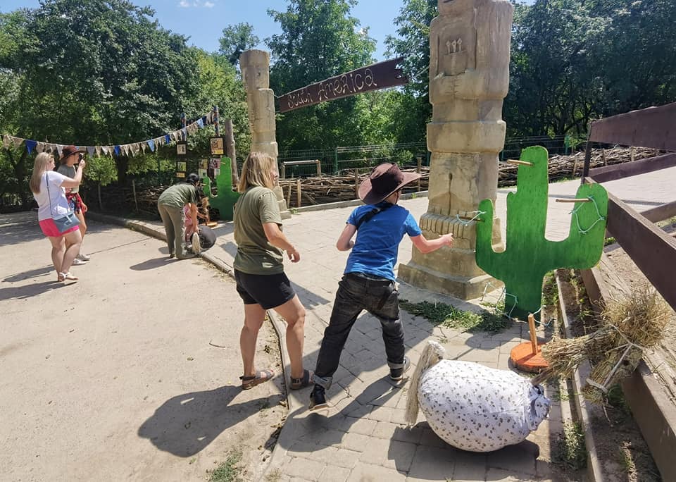 У Рівненському зоопарку провели майстер-класи та змагання ковбоїв