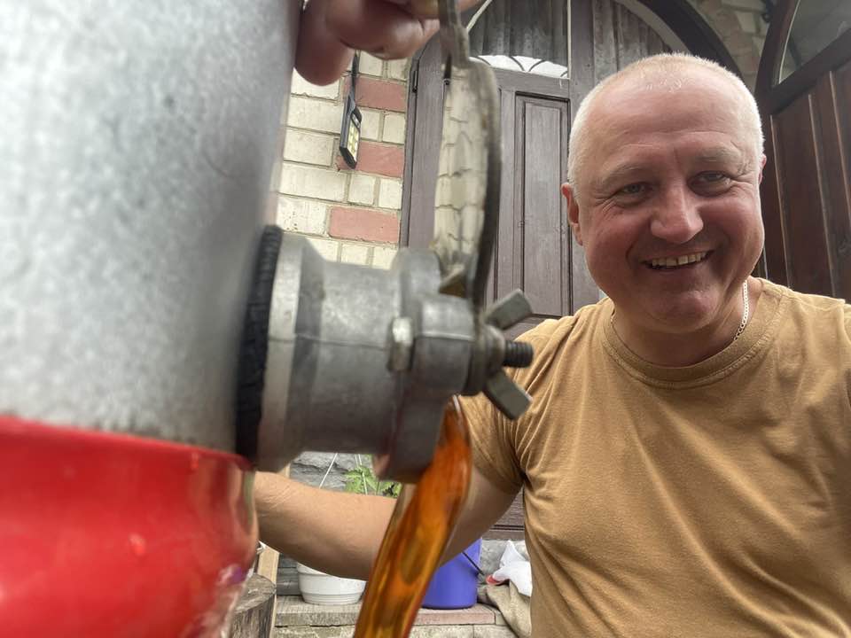 Депутат Рівненської облради на Маковія освятить мед із власної пасіки