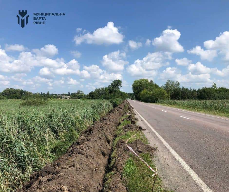 1 Біля Рівного виявили масштабні розкопки без жодного дозволу (ФОТО)