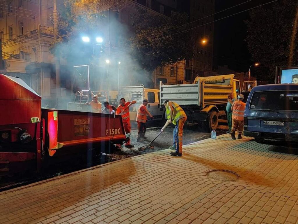 1 В центрі Рівного відкрили зупинку громадського транспорту