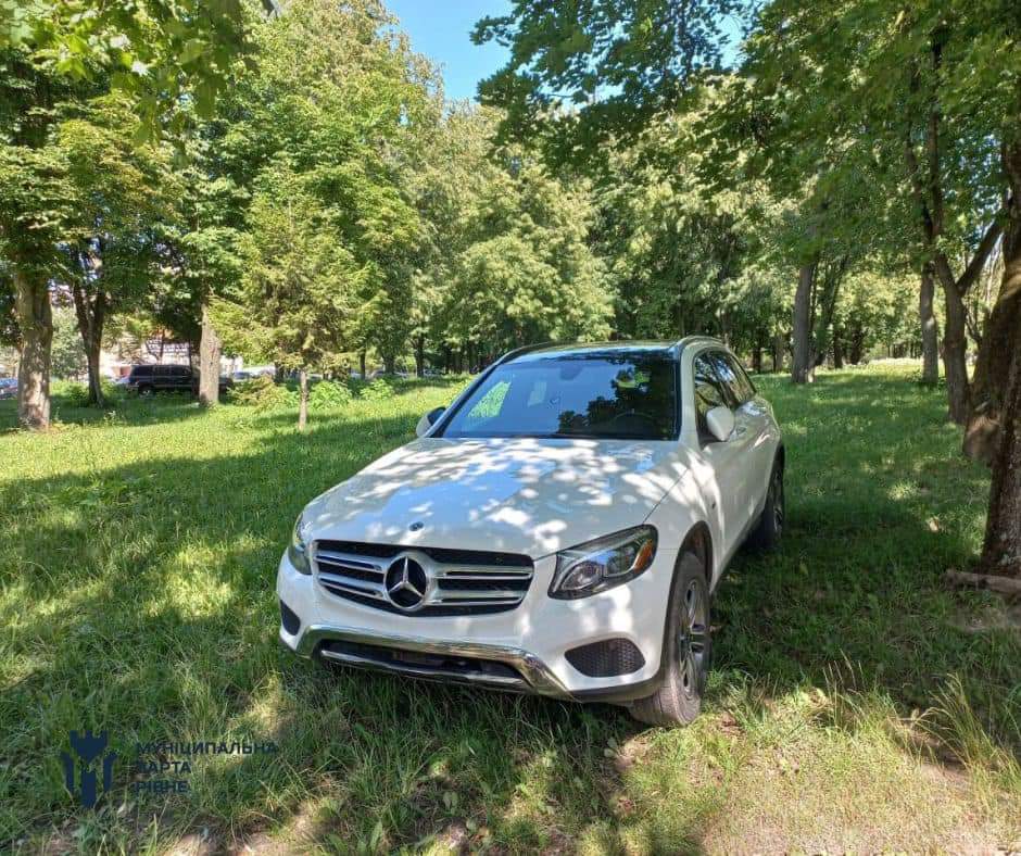 1 У Рівному розроблять правила для заряджання автівок біля будинків