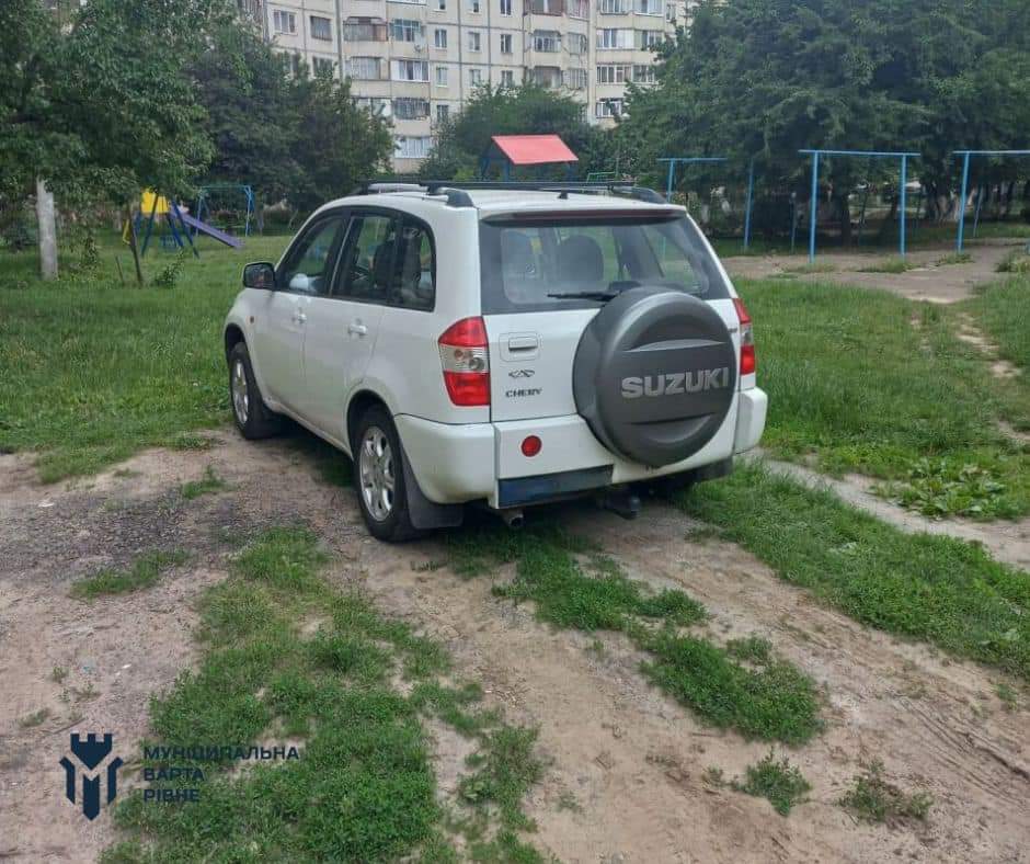 1 У Рівному розроблять правила для заряджання автівок біля будинків