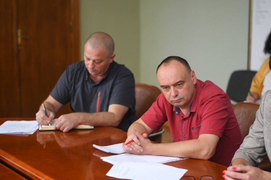 1 Що смердить у Рівному десяток років тепер шукає військова адміністрація