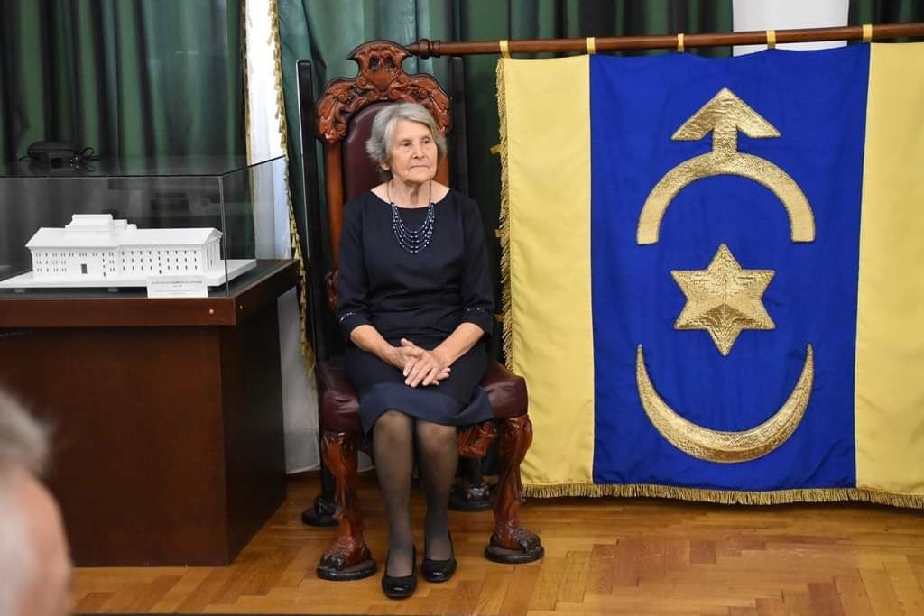 1 80-річна вишивальниця з Рівненщини створила прапор міста