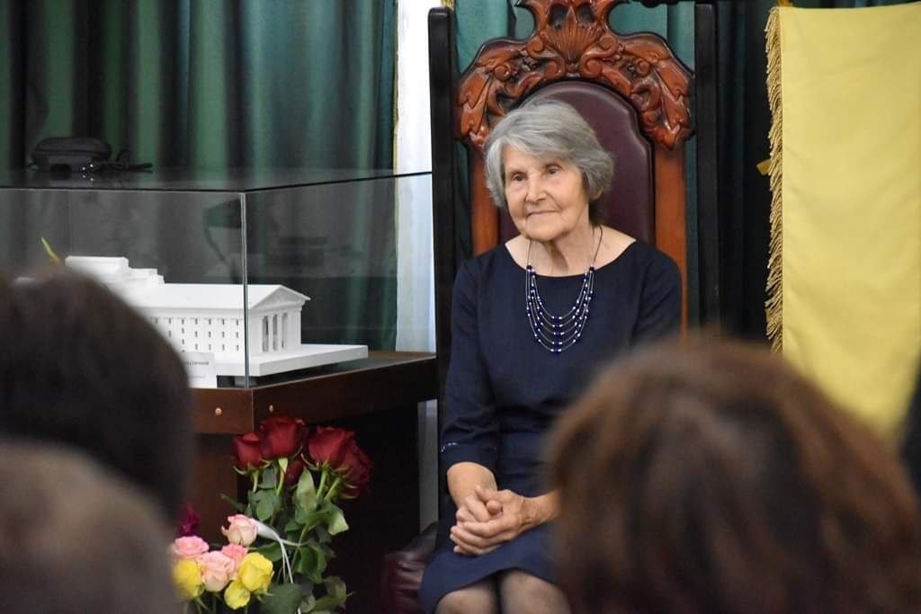 80-річна вишивальниця з Рівненщини створила прапор міста