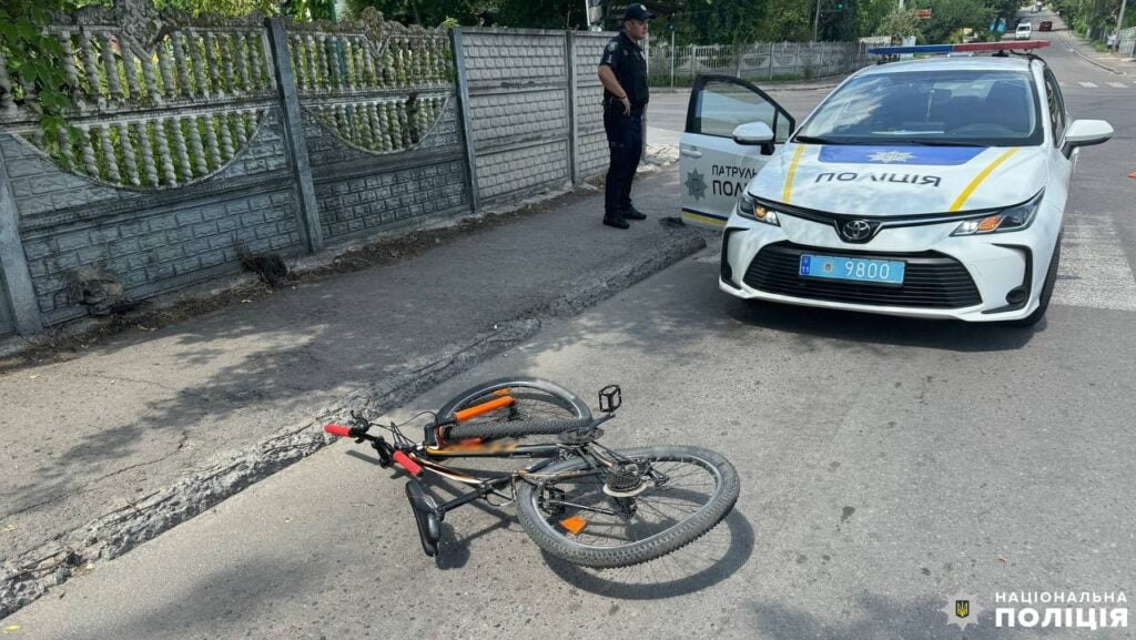 1 У Рівному підліток на велосипеді потрапив під колеса маршрутки (ФОТО)