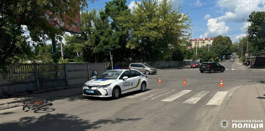 1 У Рівному підліток на велосипеді потрапив під колеса маршрутки (ФОТО)