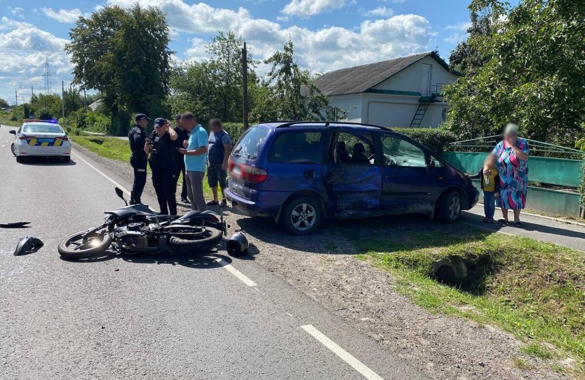 Водій Ford збив підлітка на мотоциклі: поліція Рівненщини відкрила провадження (ФОТО)