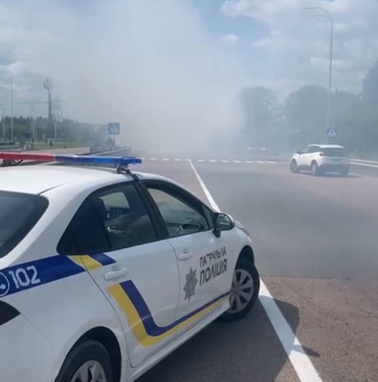Біля Рівного перекрили міжнародну трасу через пожежу