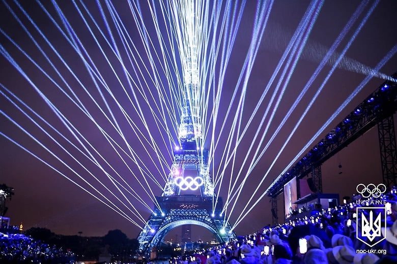 1 Відкриття Олімпіади 2024: рівненські спортсмени пропливли на човні у Парижі