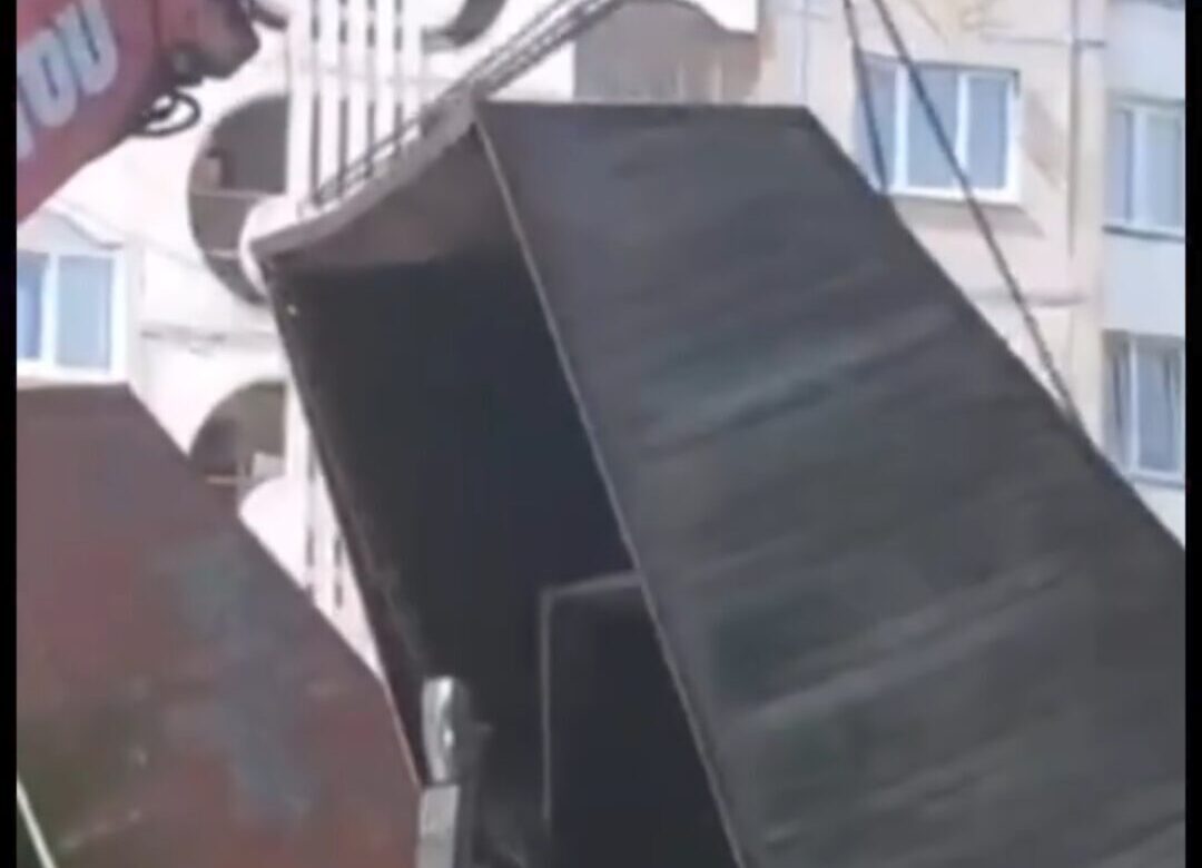 У рівнян забрали старі гаражі (ВІДЕО)