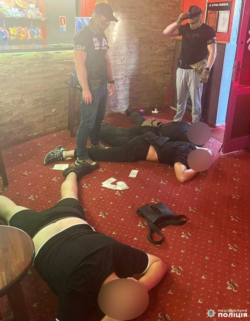 1 Правоохоронці Рівненщини викрили рекетирів, які вимагали неіснуючий борг у знайомих
