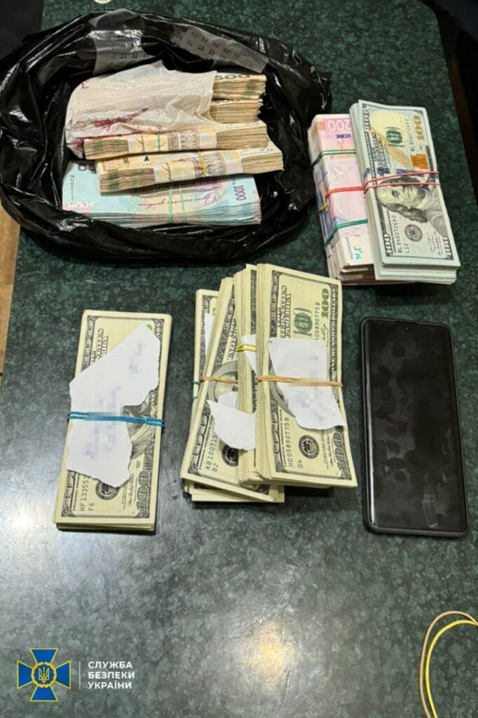 1 Заступника міністра енергетики затримали на хабарі у пів мільйона доларів