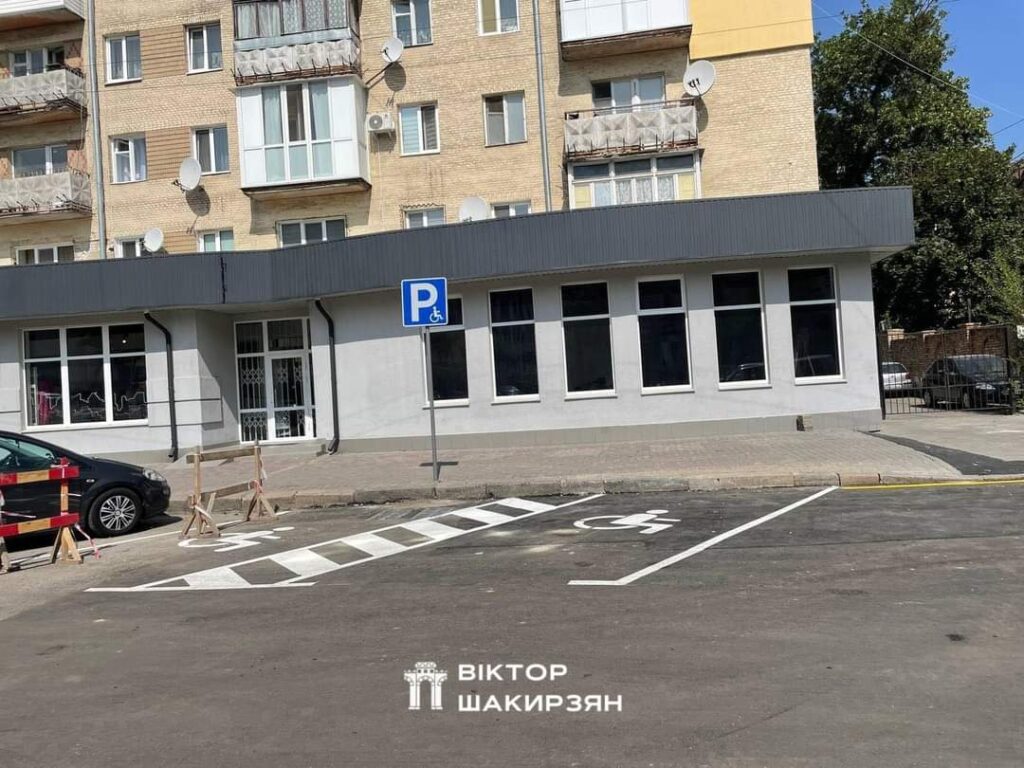 1 У Рівному з'явився перший інклюзивний перехід (ФОТО)