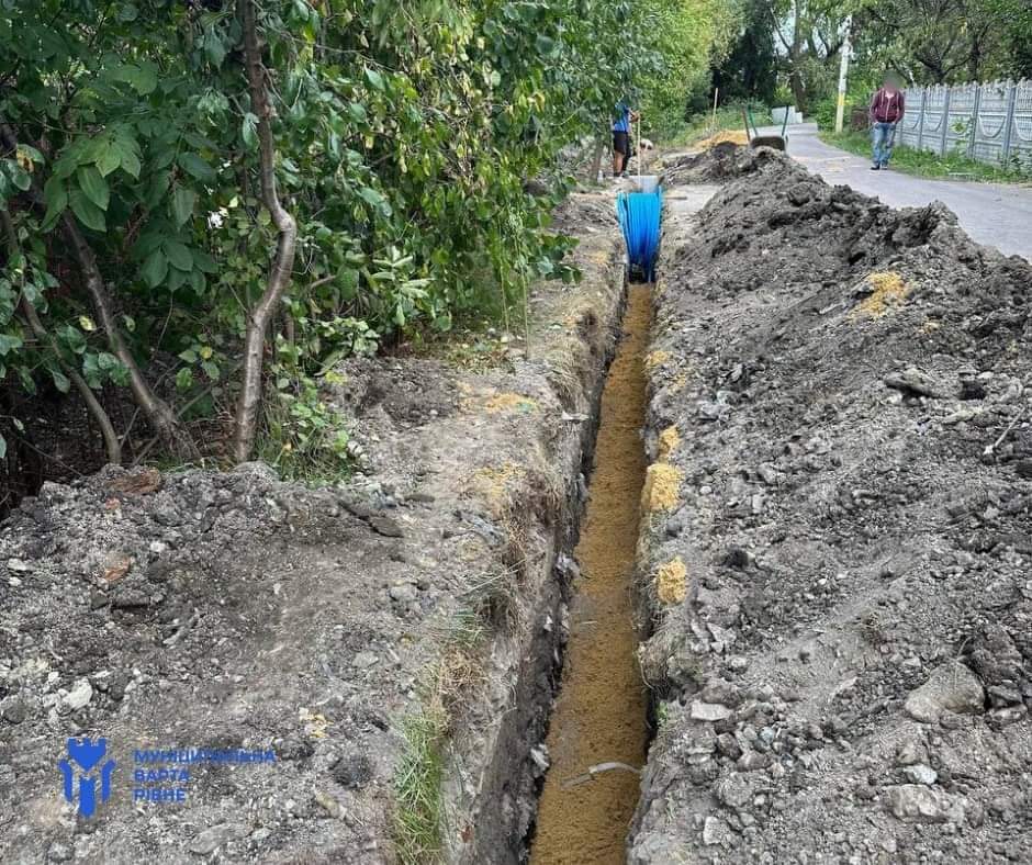 1 Рівненські муніципали викрили підпільну мережу водопостачання
