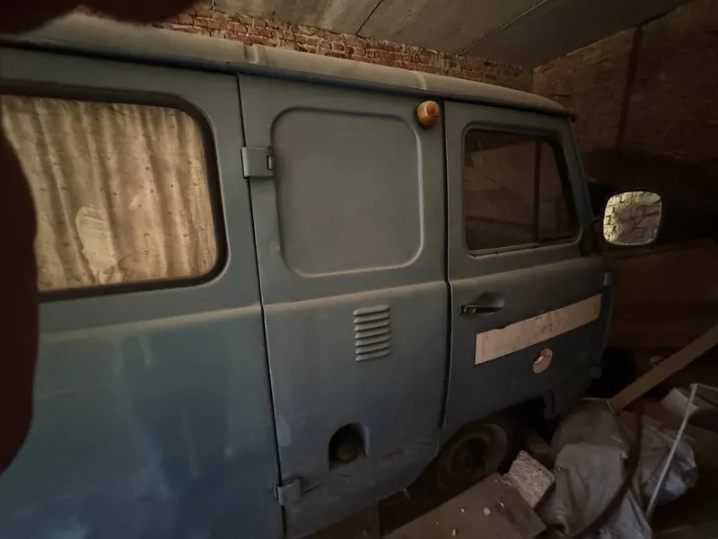 1 На Рівненщині з аукціону продають старі автівки двох медзакладів