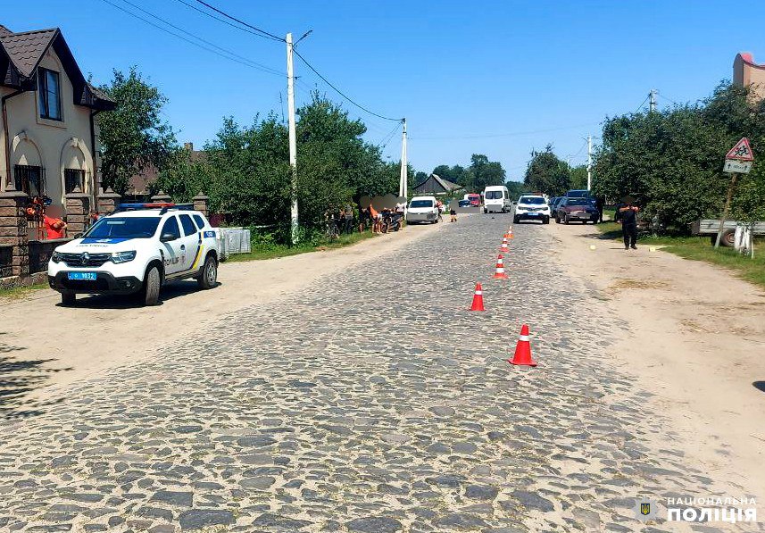 1 Житель Рівненщини на мотоциклі врізався в трактор і загинув (ФОТО)
