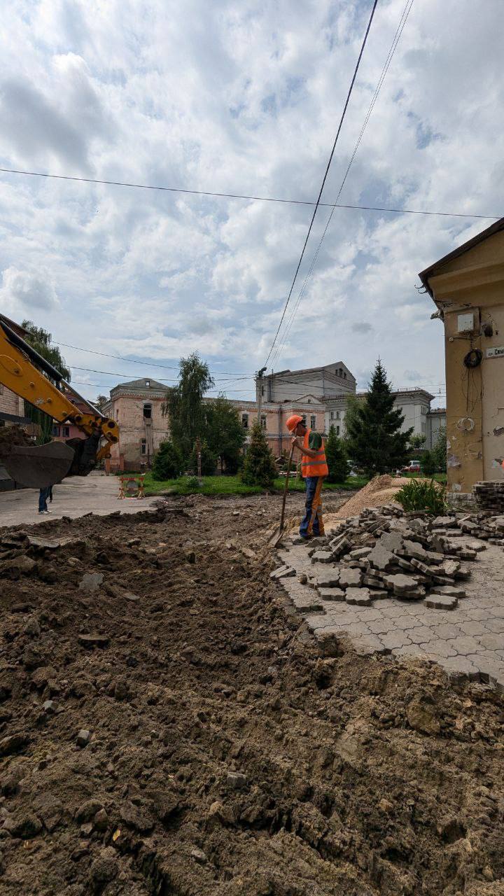 У центрі Рівного будують новий проїзд (ФОТО) 0000