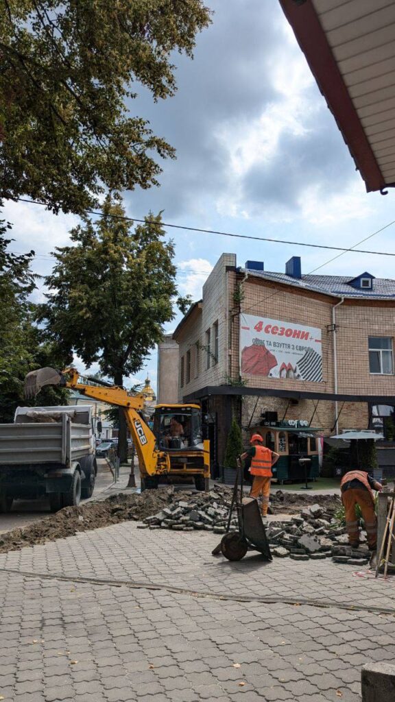 1 У центрі Рівного будують новий проїзд (ФОТО)