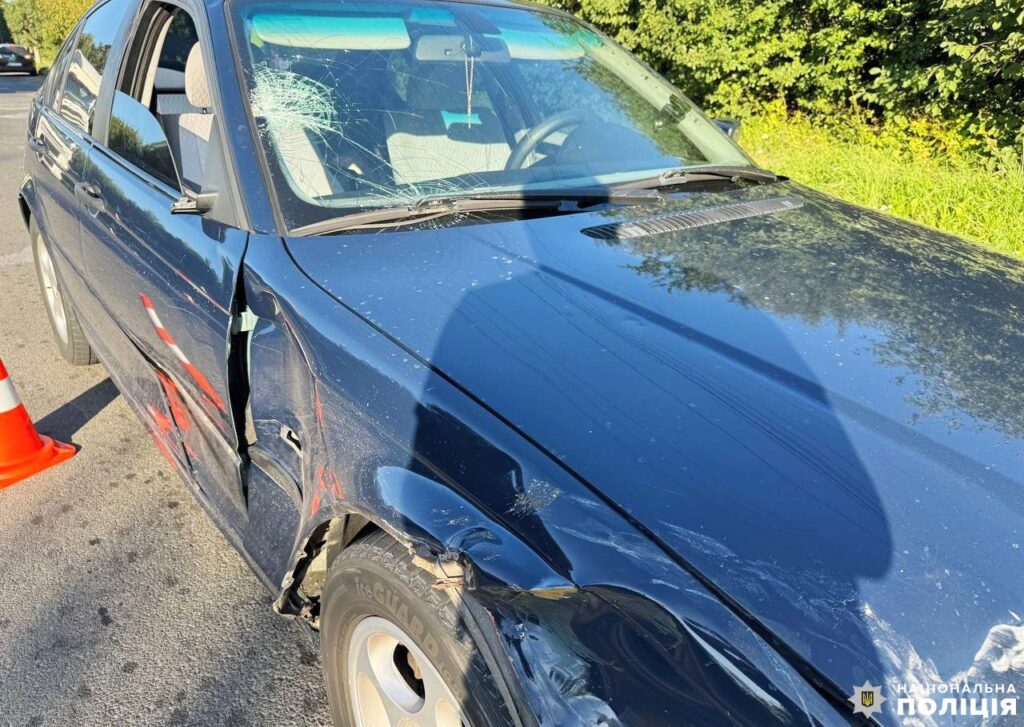 1 У Рівному батько купив мотоцикл 12-річному синові, а той врізався на ньому в автівку (ФОТО)