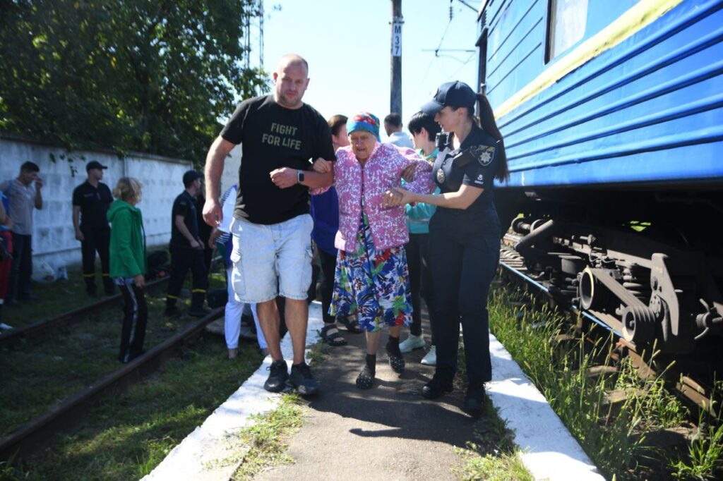 1 Черговий евакуаційний потяг із Донеччини прибув на Рівненщину