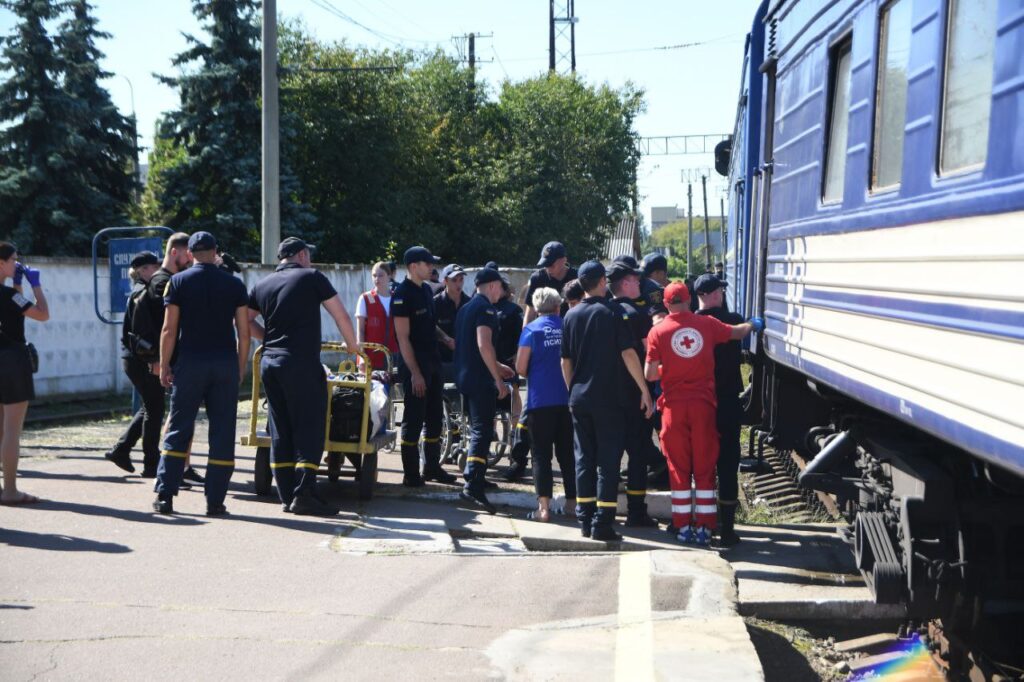 1 Черговий евакуаційний потяг із Донеччини прибув на Рівненщину