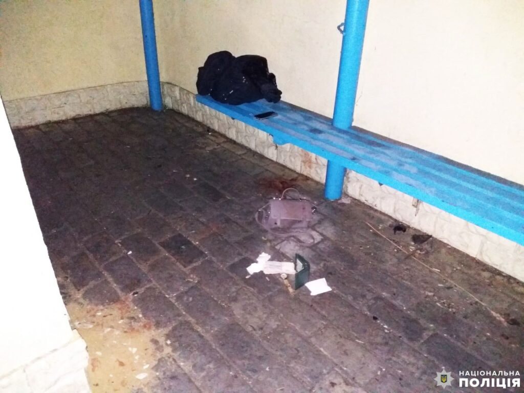 1 Рівнянку викрали і жорстоко побили, а потім викинули на зупинці (ФОТО)