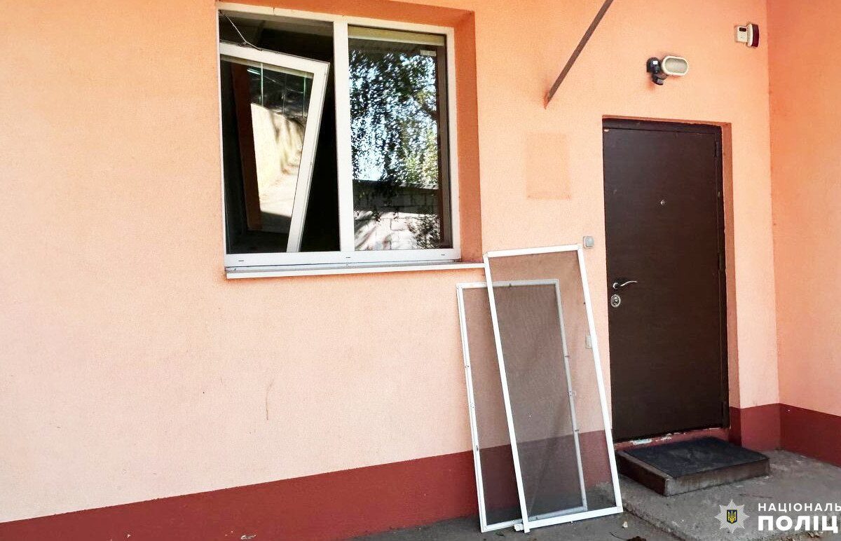 Вікна рівнян, пошкоджені ракетним ударом, замінять коштом міського бюджету
