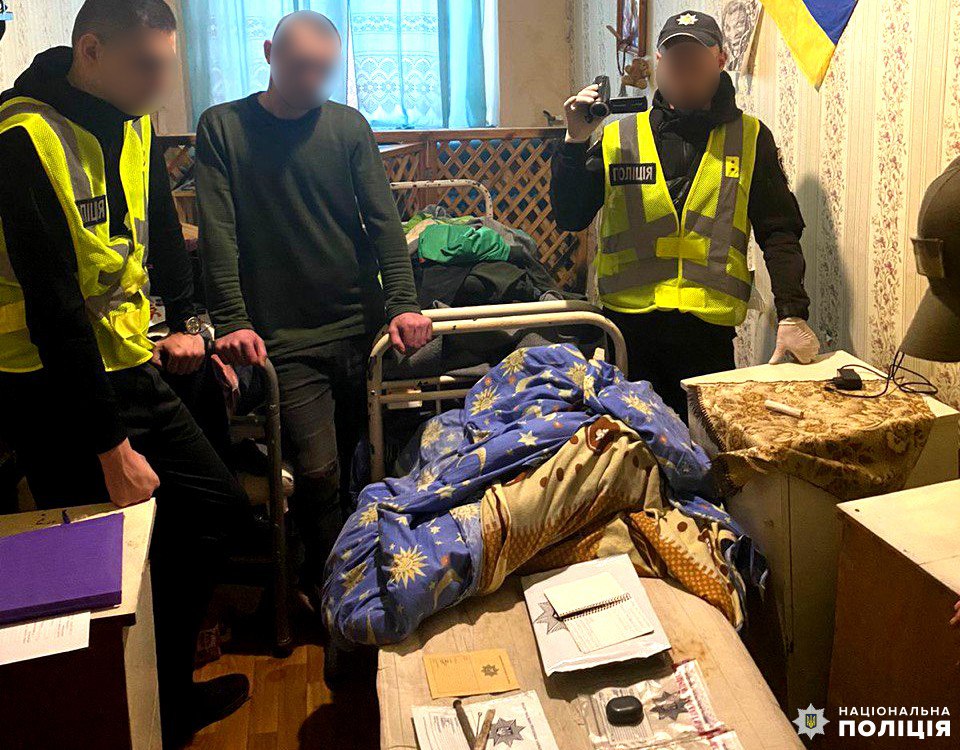 Двоє волинян організували наркотрафік у колонію на Рівненщині 0000