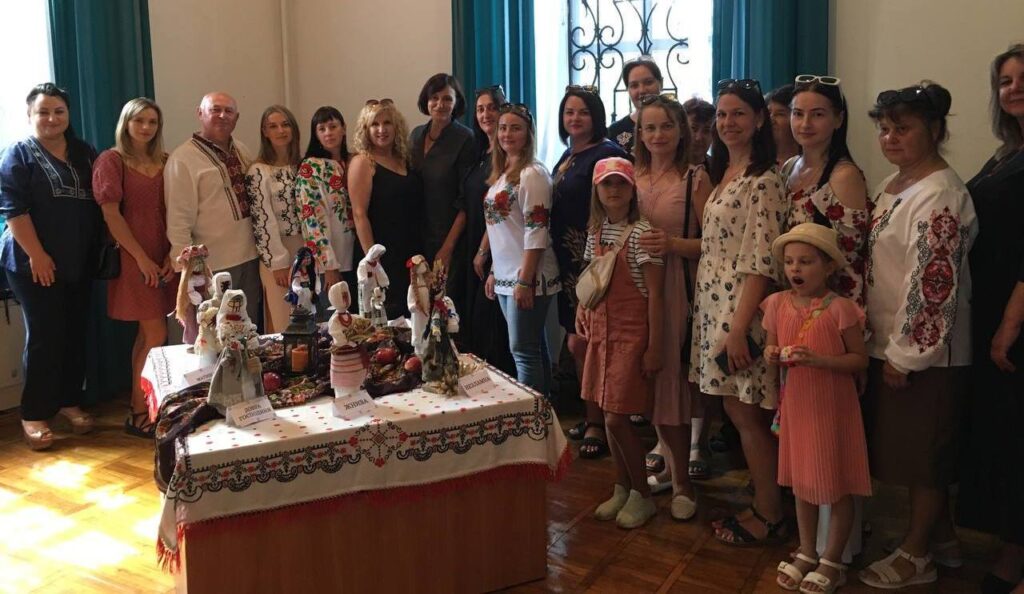 1 Мисткиня з Рівненщини презентувала власну колекцію ляльок-мотанок