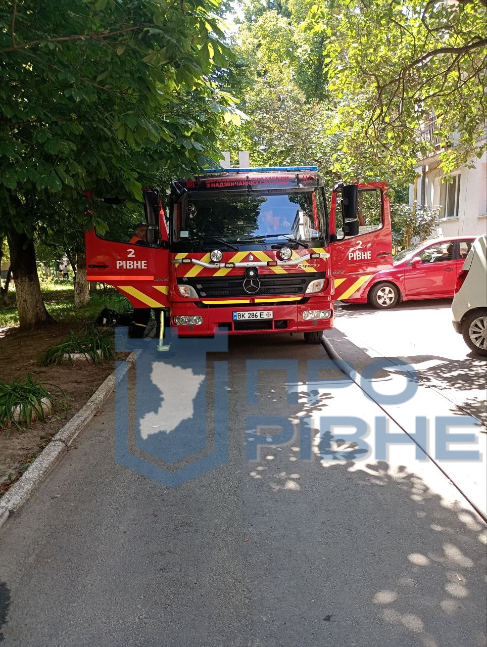 У Рівному рятувальники евакуювали мешканців багатоповерхівки (ФОТО, ВІДЕО) 0000