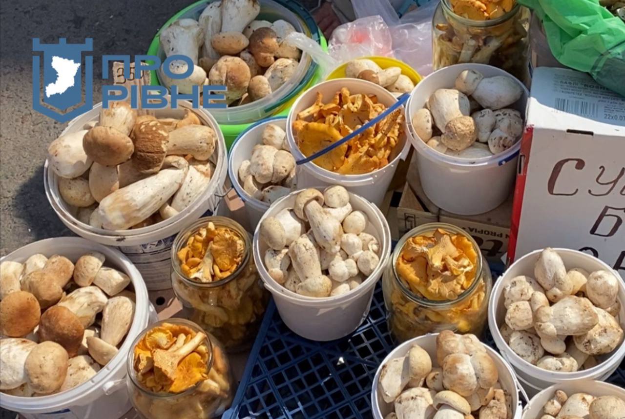 1 На ринку у Рівному подешевшали сезонні фрукти (ВІДЕО)